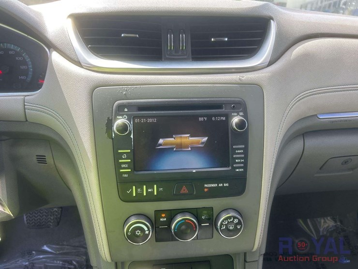 2013-chevrolet-traverse-ls-image-16