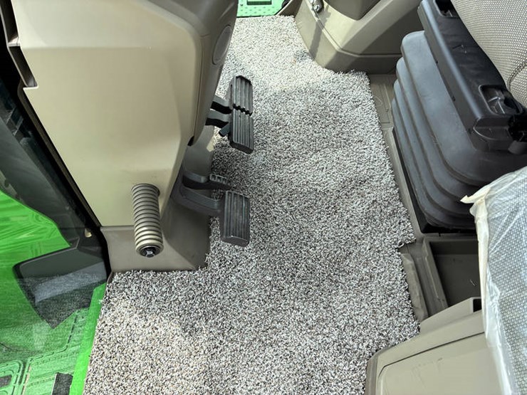 2023-john-deere-8r-340-image-75
