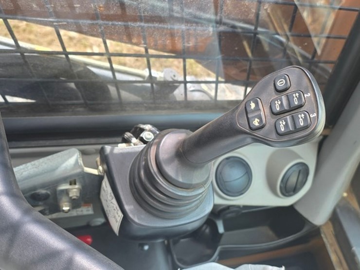 2020-case-tv450b-image-50