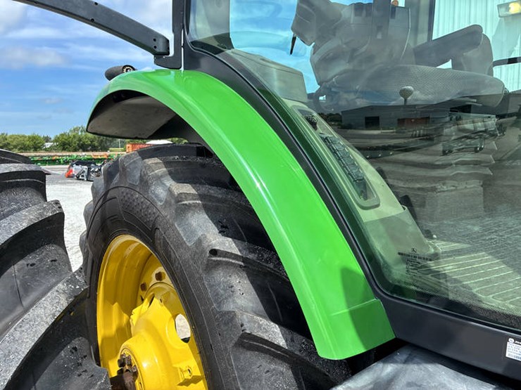 2014-john-deere-8285r-image-23