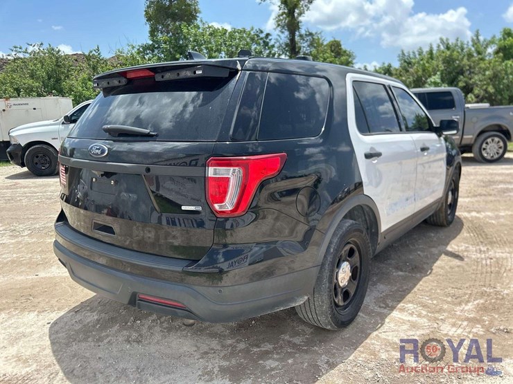 2018-ford-explorer-image-3
