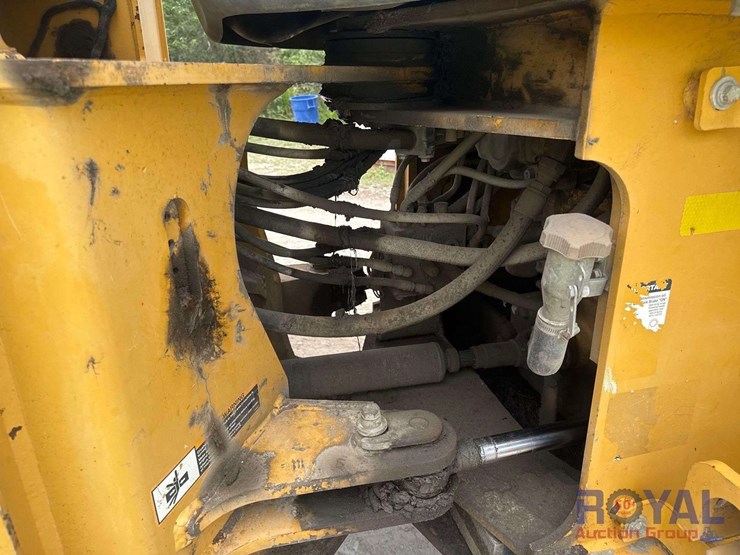 2013-deere-544k-image-13
