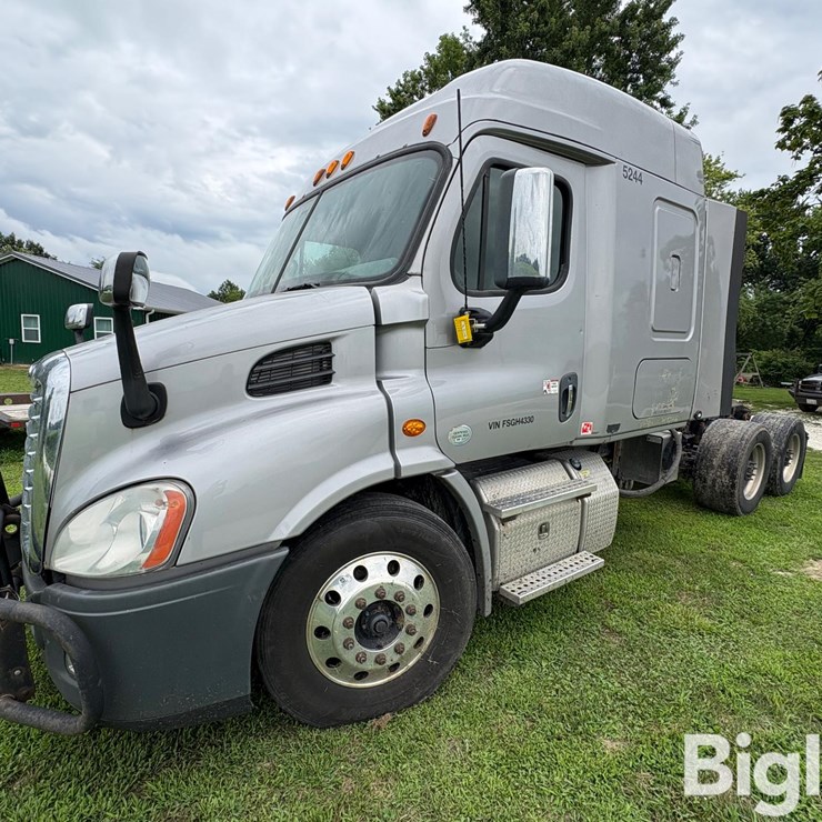 2015 FREIGHTLINER CASCADIA 113