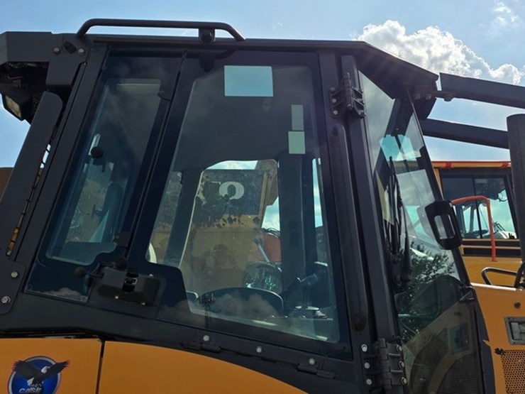 2012-case-850l-xlt-image-32