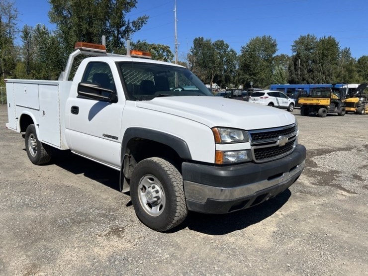2006-chevrolet-silverado-2500-image-2