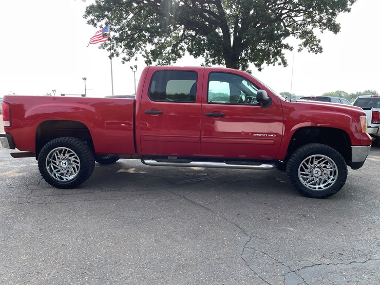 2012-gmc-2500-image-7