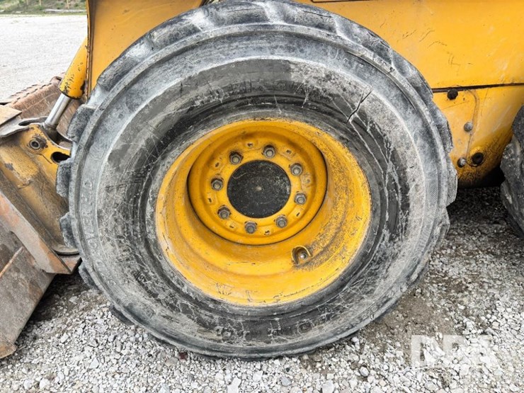 john-deere-250-image-30