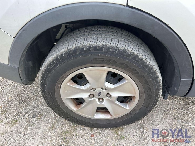 2013-ford-explorer-image-30