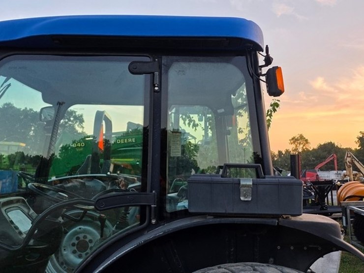 new-holland-tn70d-image-28