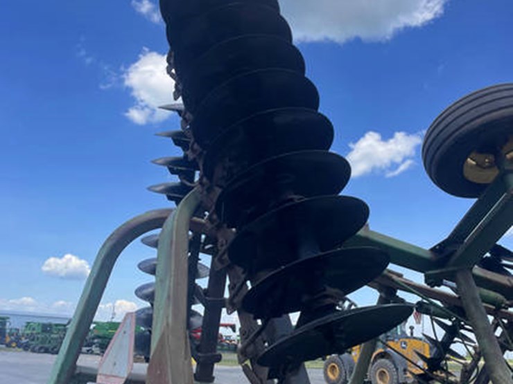 john-deere-235-image-14