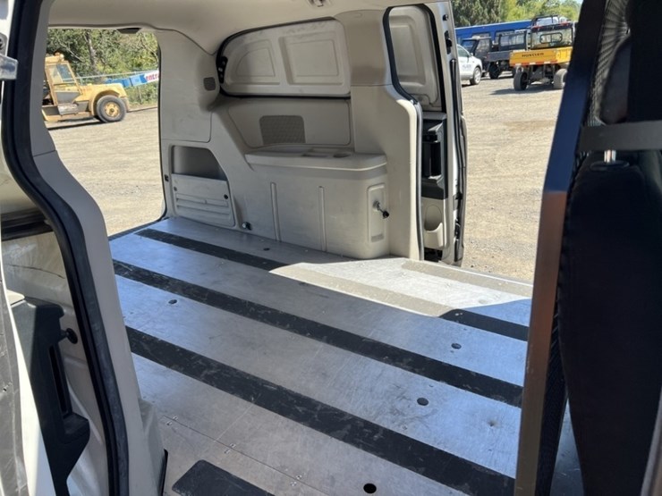 2013-ram-c/v-tradesman-image-23