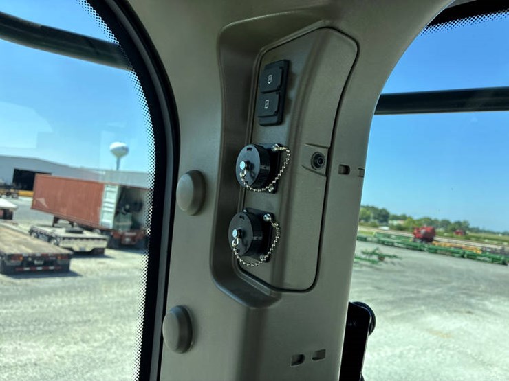 2023-john-deere-9r-440-image-92