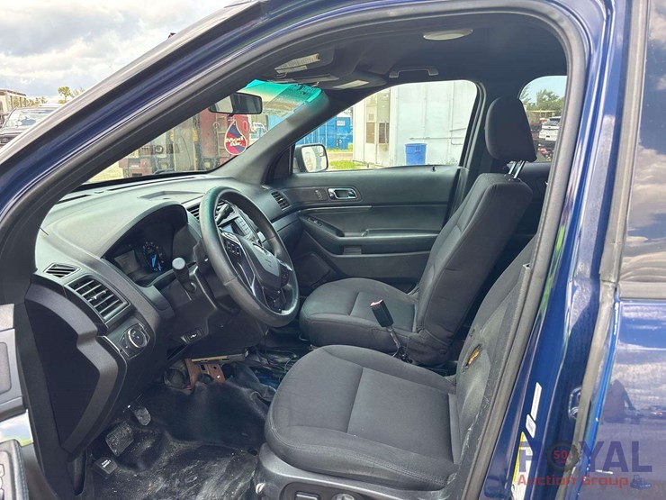 2016-ford-explorer-image-9