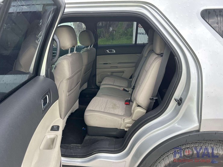 2013-ford-explorer-image-21