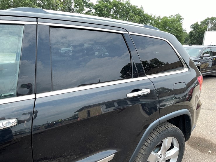2013-jeep-grand-cherokee-image-21