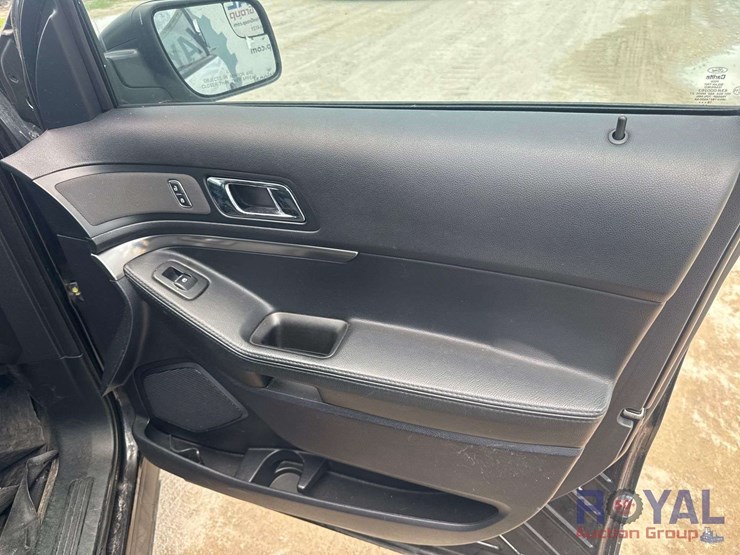 2019-ford-explorer-image-25