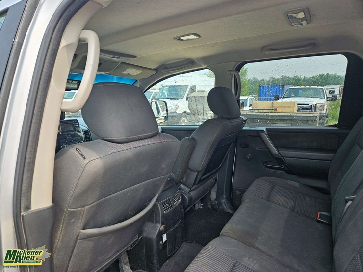 2014-nissan-titan-image-29