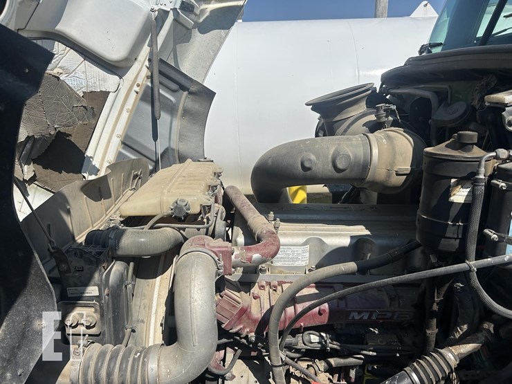 2011-mack-pinnacle-cxu613-image-7