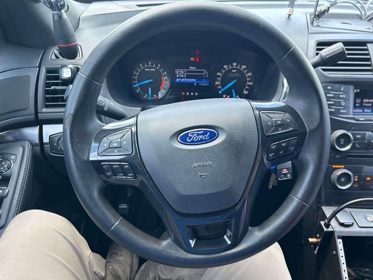 2017-ford-explorer-image-14