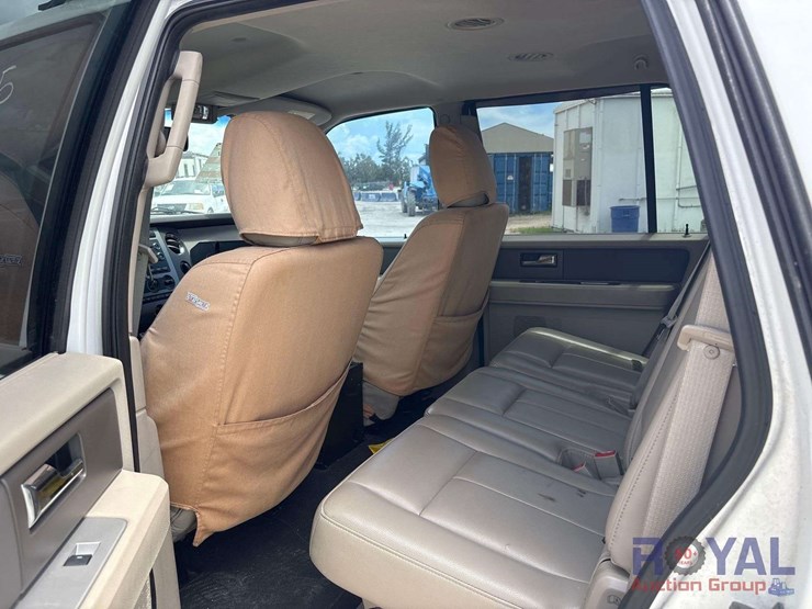 2012-ford-expedition-image-18