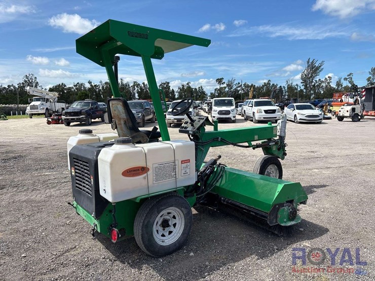 2016-laymor-sm300-towable-ride-on-rotating-sweeper-image-2
