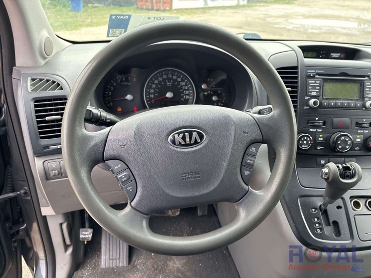 2014-kia-sedona-image-12