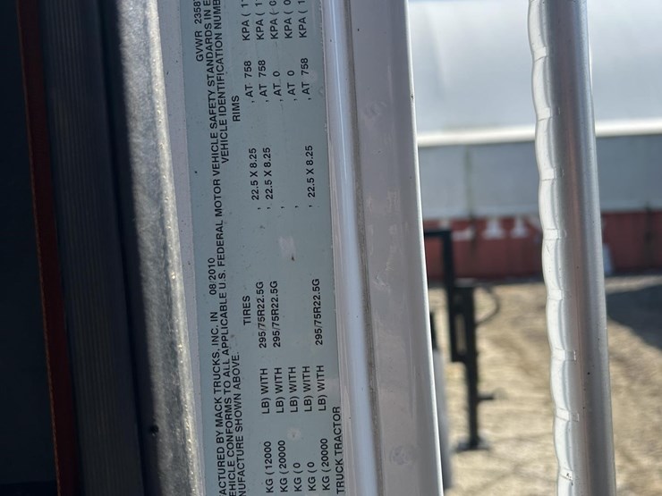 2011-mack-pinnacle-cxu613-image-13