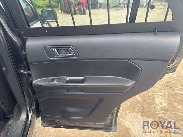 2019-ford-explorer-image-23