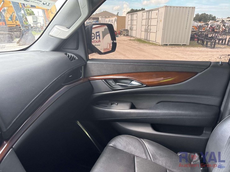 2020-cadillac-escalade-image-15