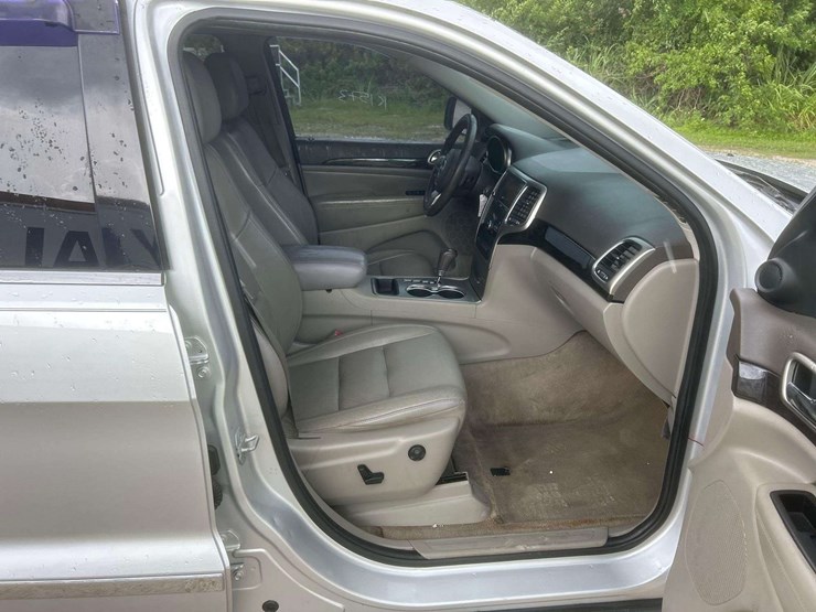 2011-jeep-grand-cherokee-laredo-image-26