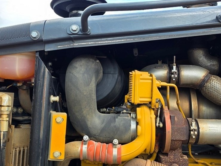 2014-deere-700k-lgp-image-54