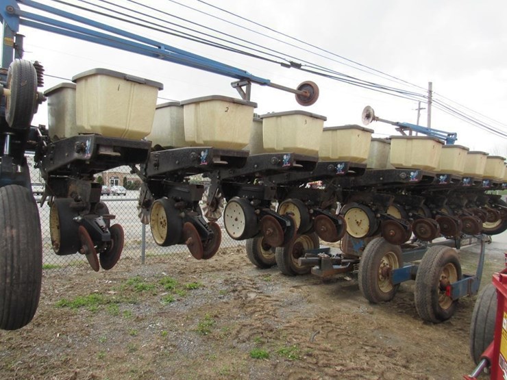 kinze-2300-image-2