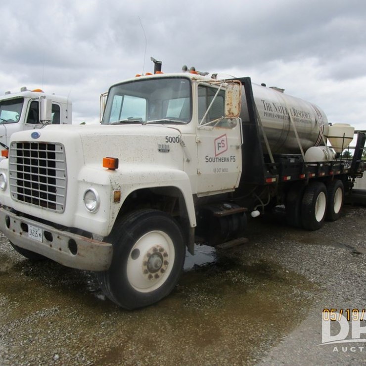 1985 FORD 9000