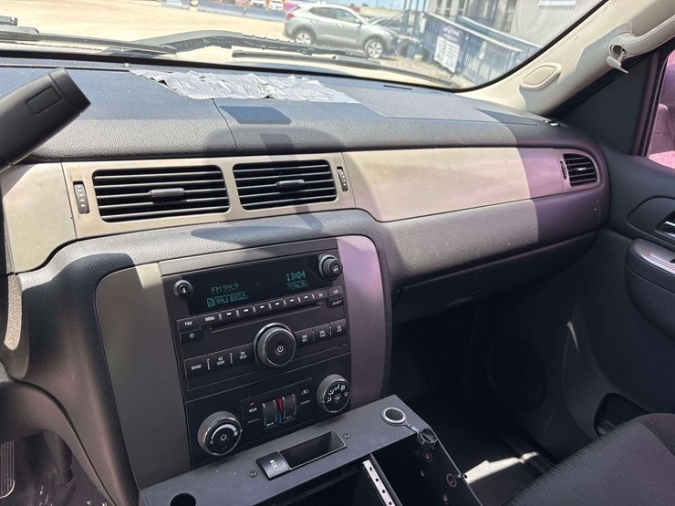 2014-chevrolet-tahoe-image-16