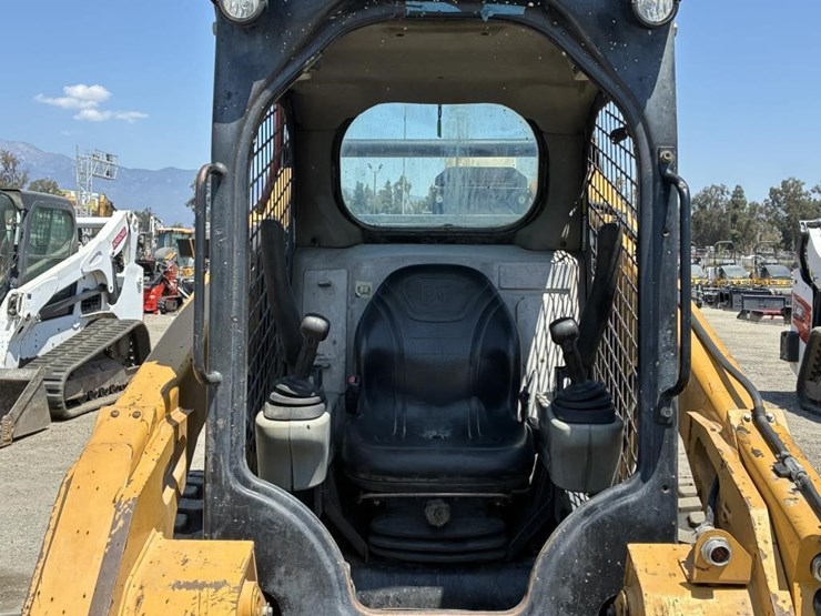 2013-caterpillar-262d-image-12