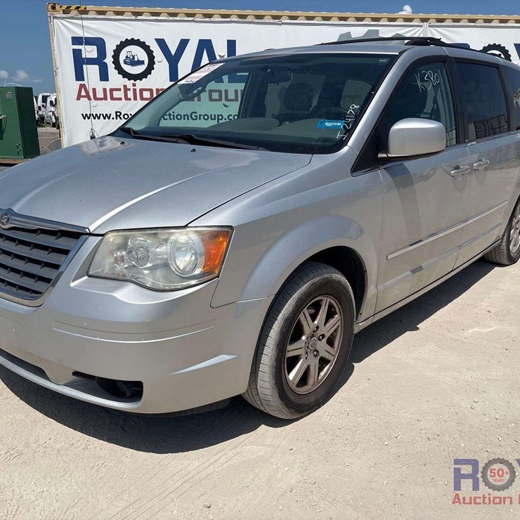 2010 CHRYSLER TOWN & COUNTRY