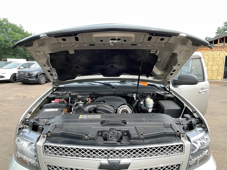 2008-chevrolet-suburban-image-47