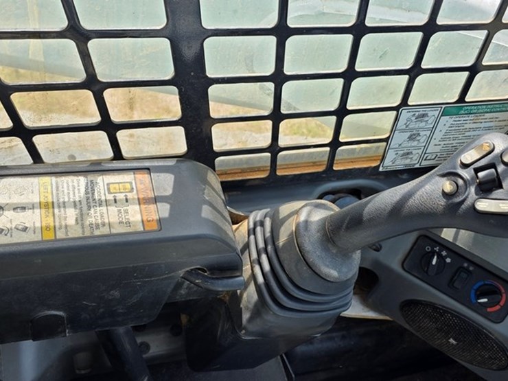 2022-bobcat-t770-image-50