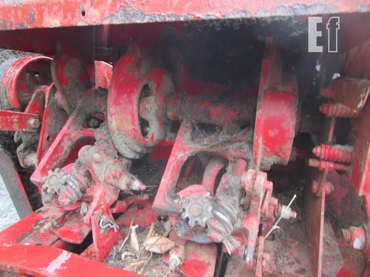new-holland-310-image-5
