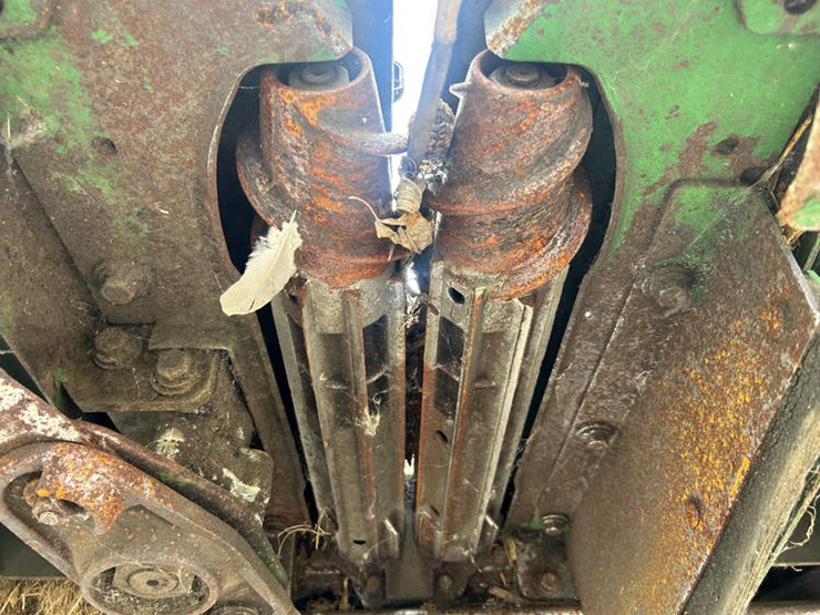 2011-john-deere-608c-image-27