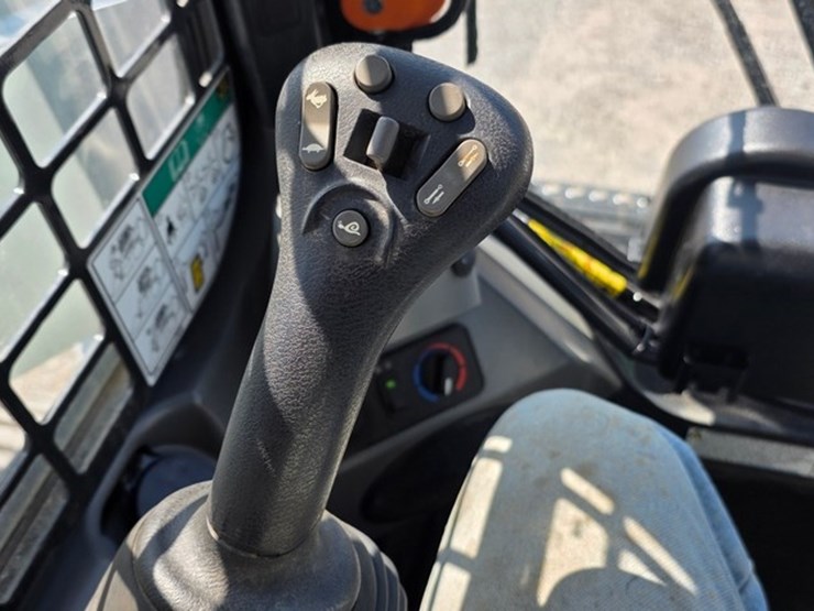2023-bobcat-t770-image-52