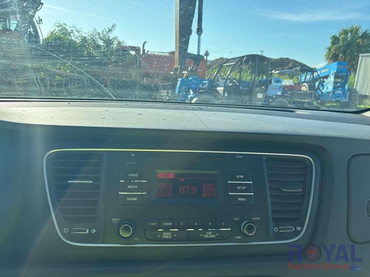 2015-kia-sedona-image-14