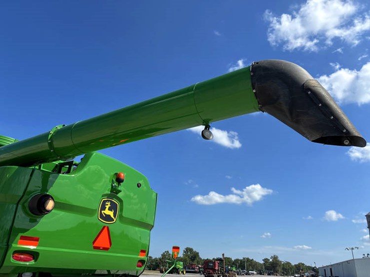 2013-john-deere-s670-image-26