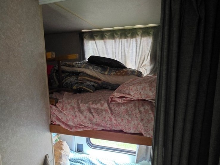 2003-fleetwood-2-axle-camper-(title)-image-48
