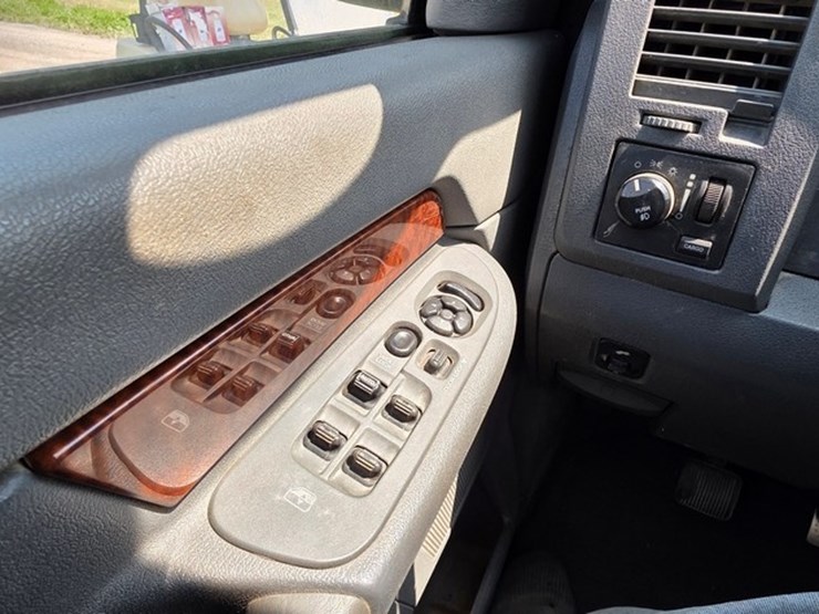 2006-dodge-ram-3500-image-71