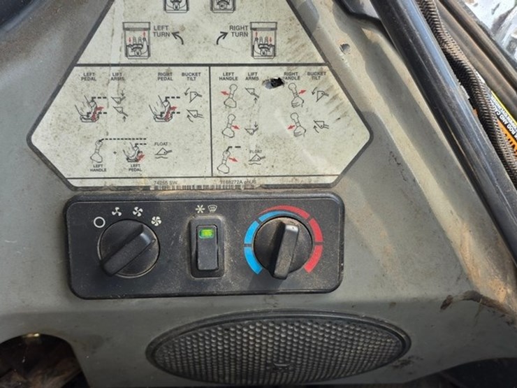 2011-bobcat-s630-image-49