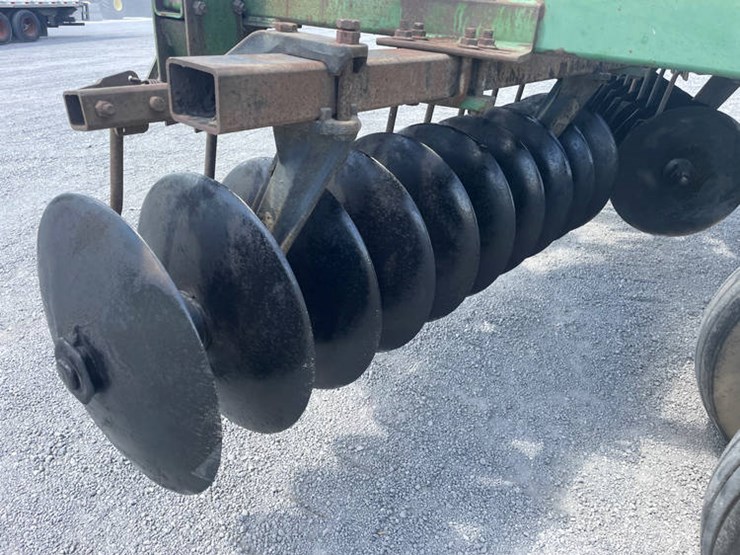 john-deere-235-image-11
