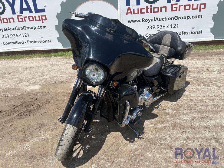 2012-harley-davidson-flhx-street-glide-motorcycle-image-17