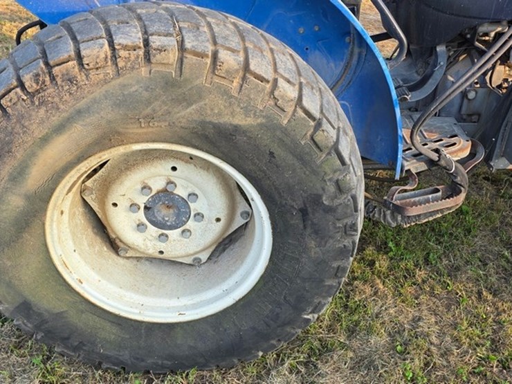 new-holland-tn70-image-13