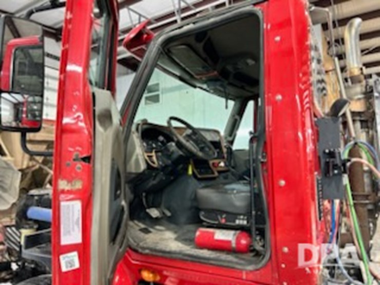 2011-international-prostar-image-7